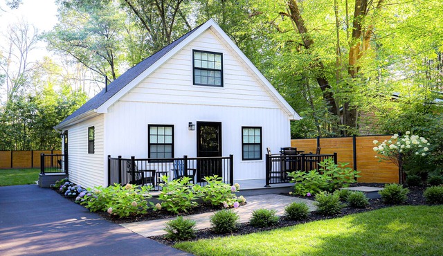 Tanbrook Chalet with Private Hot Tub near Higgins Lake