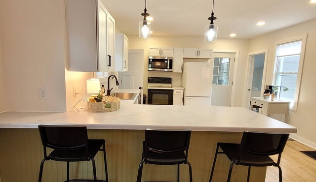 Tasteful, fresh 3BR on quiet street in Calumet
