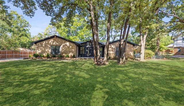 TCH - Spacious 4bd/2ba in Grapevine with Workspace in Grapevine