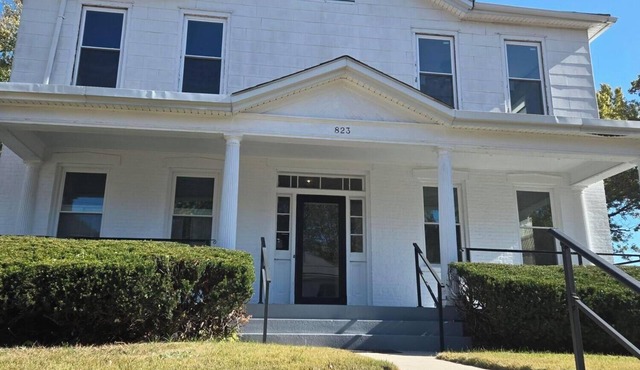 Terrific 2-bedroom townhome in charming Alton