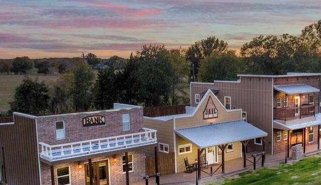 Texas Tombstone Vacation Rental in Eustace