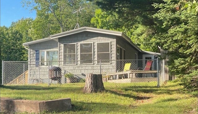"The Beach House” On Lake Amnicon. Pet Friendly!