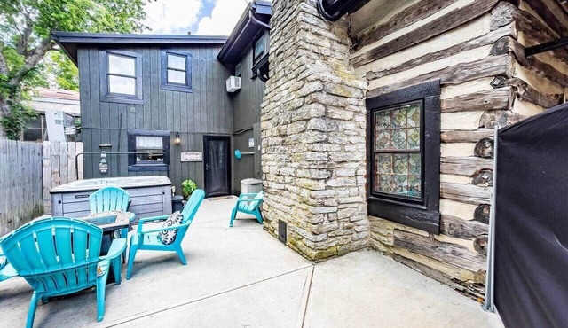 The Cabin at 114 Main Street with Hot Tub