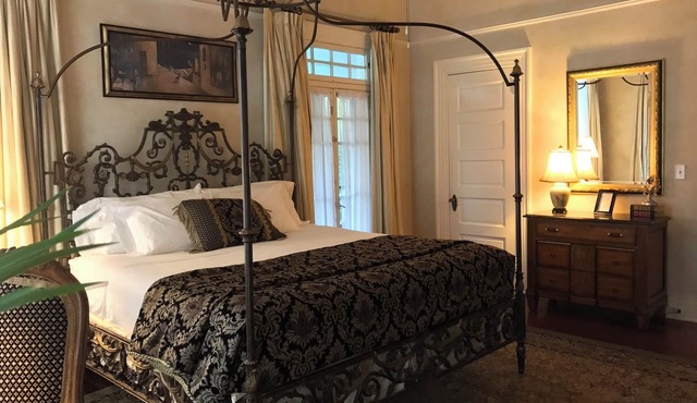 The Evangeline Room W/King Bed