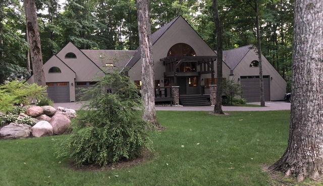 THE HARBOR HOUSE LODGE! Enjoy water sports, golf, skiing and more.