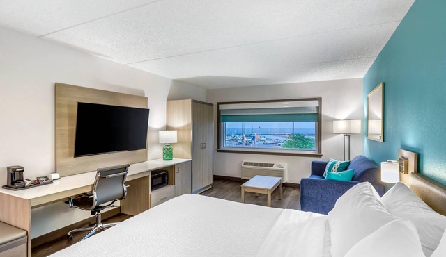The Harborview on Lake Michigan, an Ascend Collection Hotel