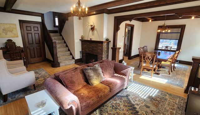 The Hawthorne: 4-5 bedroom Mission-Style Home, Minutes to Downtown