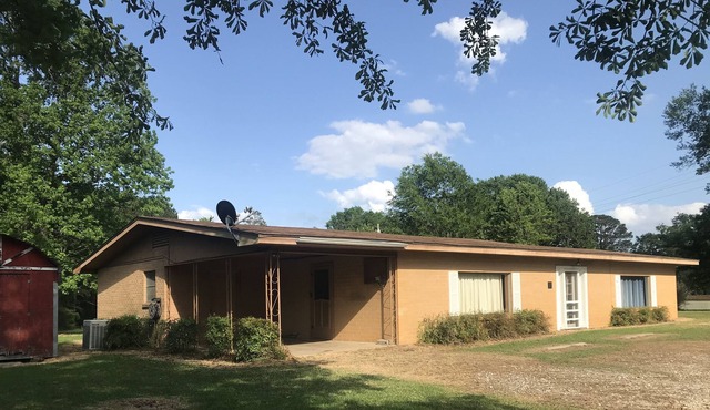 The Hemp House- Ten minutes to Mill Creek boat launches at Toledo Bend. in Hemphill