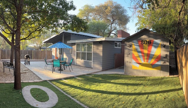 The Jetson - Retro Mid-Mod Retreat Near TTU & Med District! in Lubbock