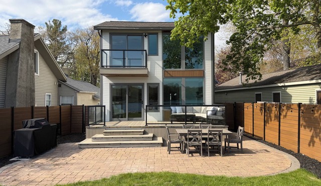 The Lakehouse on Mona Lake