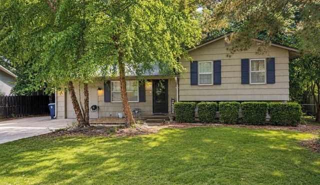 The Nest KC/Spacious 4BR/11 Min from Airport/Fire pit