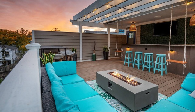 The RoofTop Skybar @ Lake Avenue Mansion