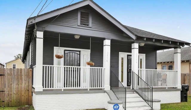 The Rouge Retreat | Cozy Stay Near French Qtr