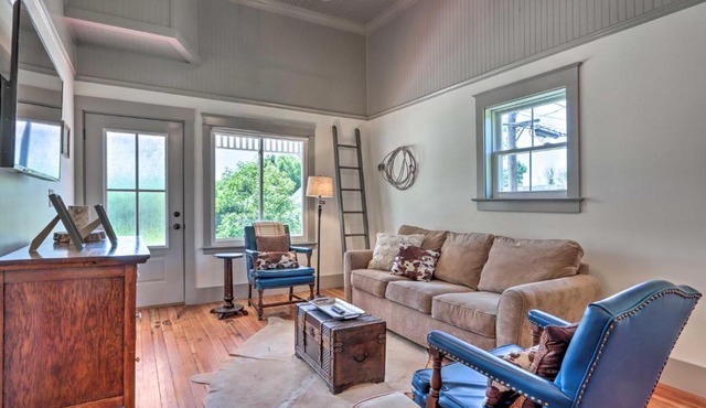 'The Ruebling House': Bright, Modern, & Renovated!