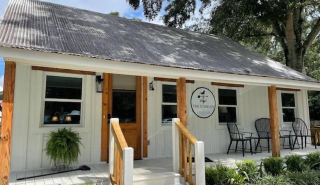 The Stables at Giddy Up Folsom English Cottage