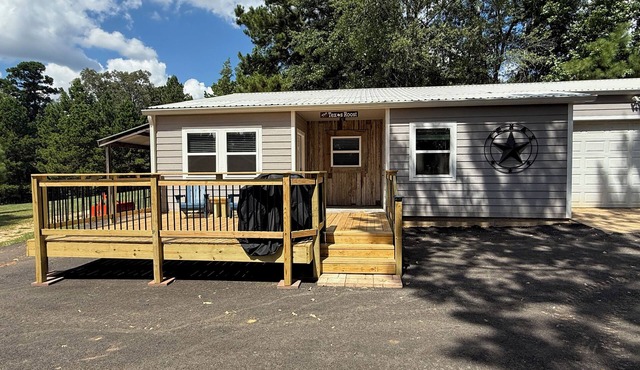 The Texas Roost - 1-bedroom country guest house 7.4 miles to Kilgore College. in Kilgore