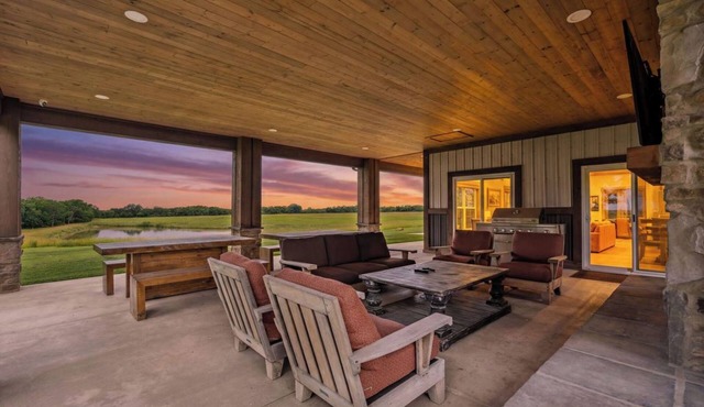 The Wilderness Ranch | Private 440-Acre Luxury Escape w/Hot Tub Outside of Kansas City in Rantoul