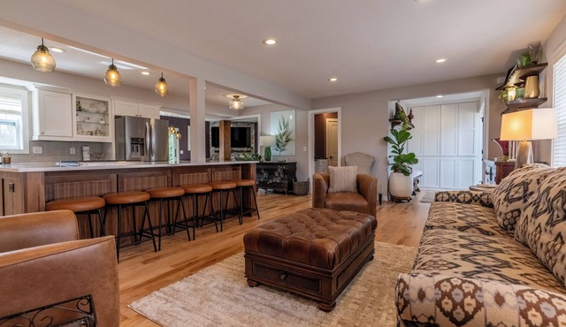 The Wilkins House - Spacious 4 Bedroom Luxury Living in the Heart of Stillwater