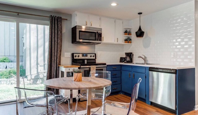 This apartment is a 2 bedroom(s), 1 bathrooms, located in Kansas City, KS.
