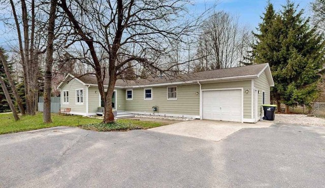 Tranquil Lakeview Retreat in Suttons Bay, with a private sauna, & large yard