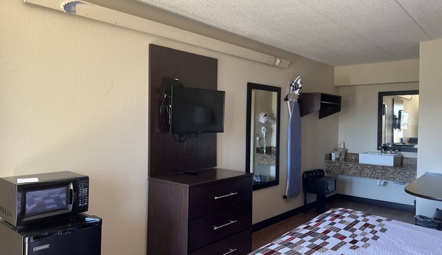 Travelodge by Wyndham Holland/Toledo