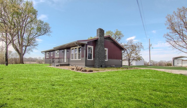 Truman Lake Country Home: Circle Drive for Boats/Trailers & Family Friendly