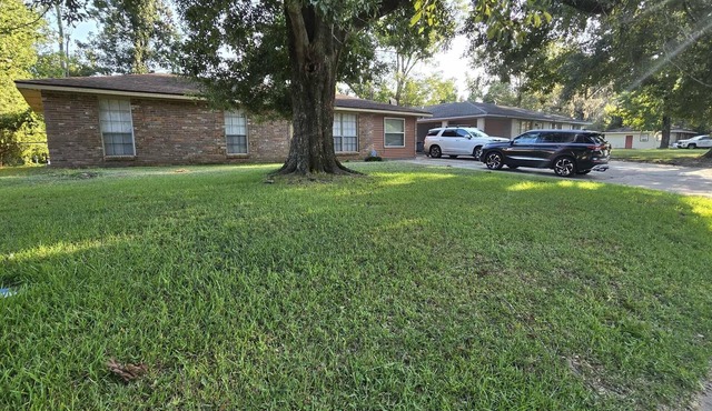 Unique 10 Bedroon/4.5 Bath Near BTR