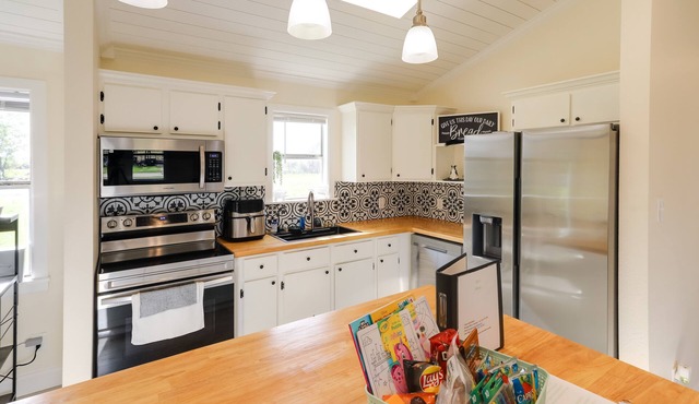 Updated Comanche Home w/Country Views! in Comanche