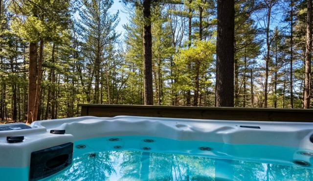 UpNorthGetaway~HotTub Trails Lakes Nature Ski Snowmobile Nature Vacationland