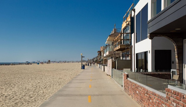 Upper Back Studio in an Oceanfront Home - No Views, No Outdoor Area. (68326) in Newport Beach