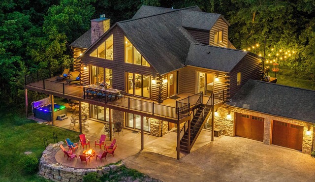 Upscale 5King Bed 5Bath w/Panoramic Views Pets Hot Tub Fire Pit Cinema Games