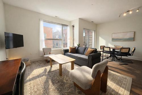 Upscale Apartment Near Lake Michigan · Sleeps 6-7