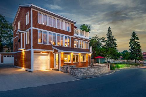 Upscale Waterfront Home w/Panoramic Views on Lake Michigan!