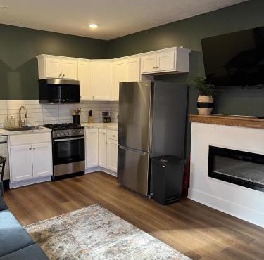 Urban Queen Apartment At The Victorian Unit D