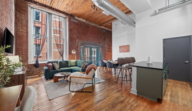 Urban Retreat Near Downtown + Private Balcony