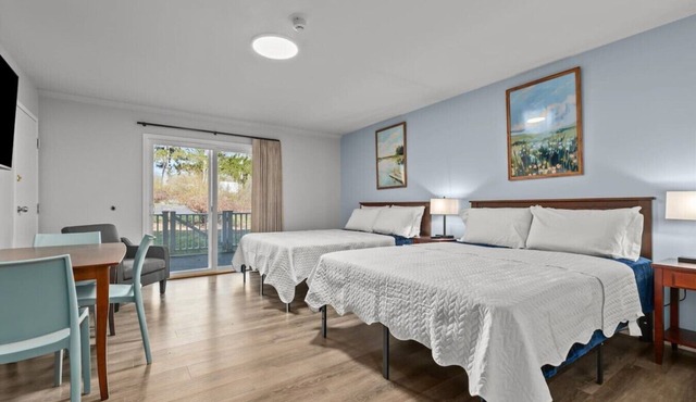 Victorian Inn #246 | 2 Queen Beds