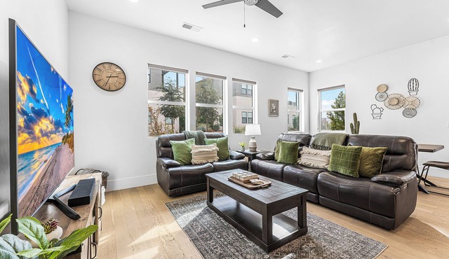 Villa #18 Bloomington Country Club: Pool, Golf, Restaurant in St. George