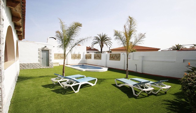 Villa Angelo by Parc Mont-roig in Miami Playa