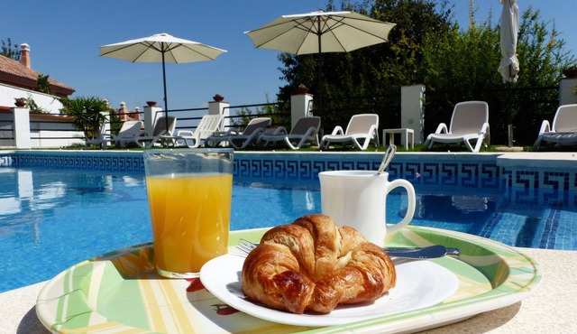 Villa with spectacular views, a large garden with a private heated swimming pool in Benalmádena