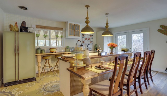 Vintage Coloma Home w/Deck: Shop, Swim & Dine!