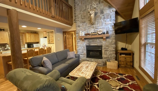 Walk-in! Lodge #1 StoneBridge- Accessible, Rustic 4 Beds/4 Bath Master Suites