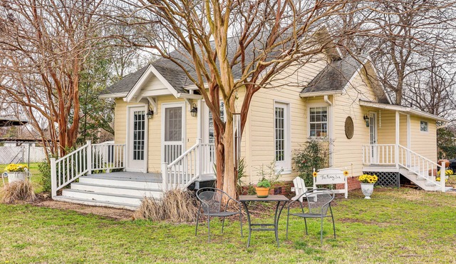 Walk to Lake Chicot: Cottage w/Yard & Views! in Lake Village