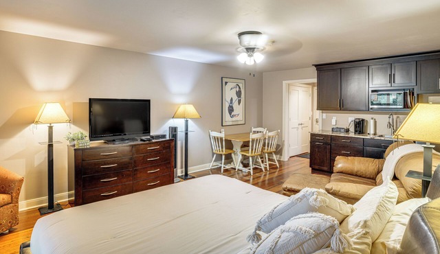 Walkable Lake Escape! Elkhart Lake Condo