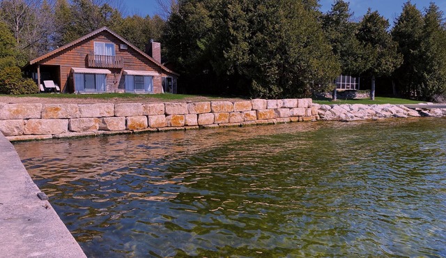 Waterfront & Dock, Walking Distance To Downtown!
