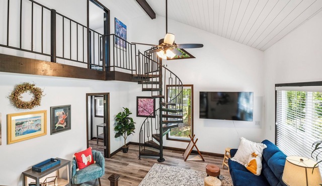 Waterfront family-friendly vacation home within walking distance to downtown!