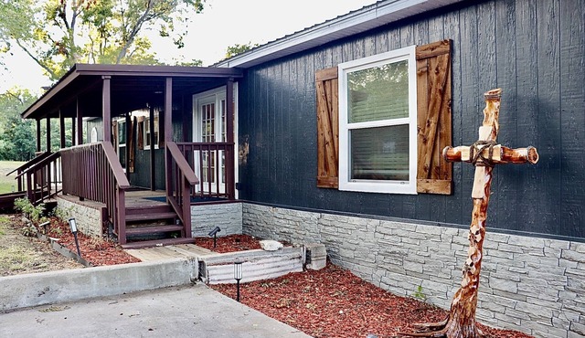 Waterfront home newly renovated! Quiet & peaceful, + a 100 ft dock 2 fish from! in Wills Point