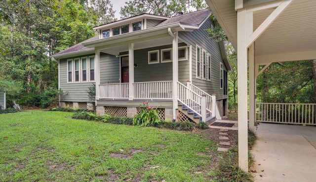 Waterfront Loranger Cottage: Hot Tub, Deck & Grill in Loranger