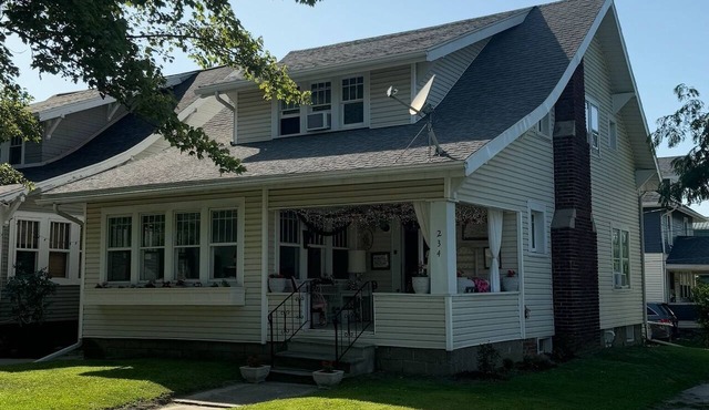 Welcome to Hobson Holiday House, a one-of-a-kind home one block from downtown.