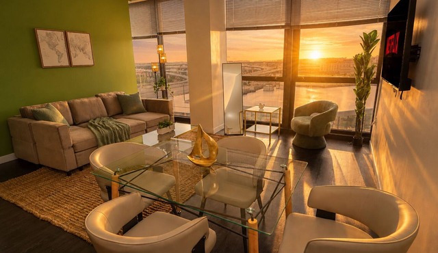 Westown 2BR Escape - 10 minutes walk to RiverWalk