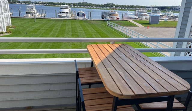 Wonderful 3 Bedroom Condo in Beautiful Spring Lake, On the River